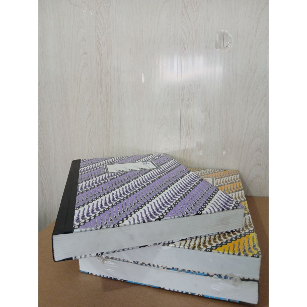 Buku Gelatik Kembar Besar / Buku batik / Isi 300 lembar