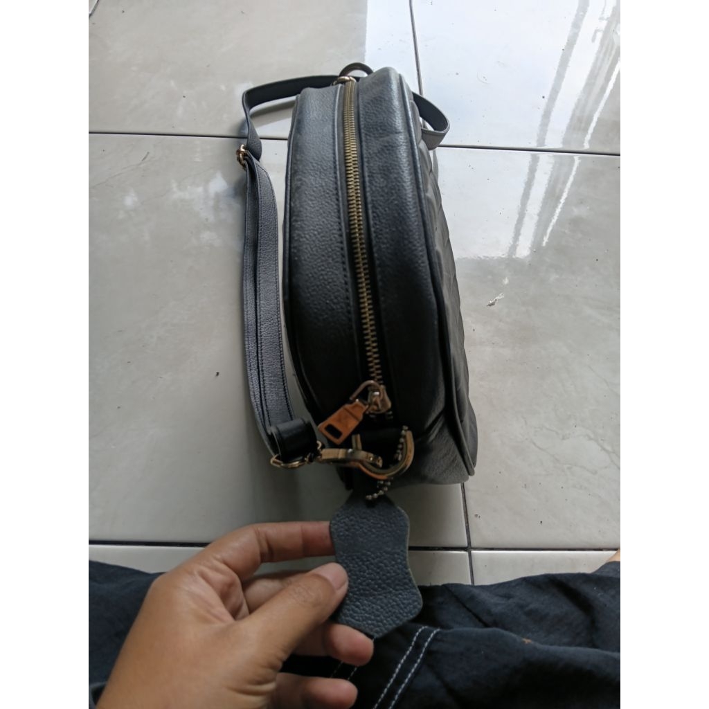 tas selempang wanita branded kulit sapi asli preloved