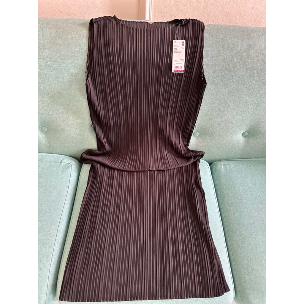 Dress Pleated Hitam UNIQLO