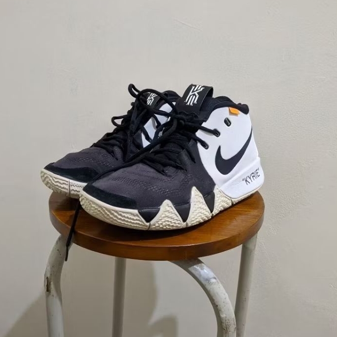 Sepatu Basket Kyrie 4 Off-White
