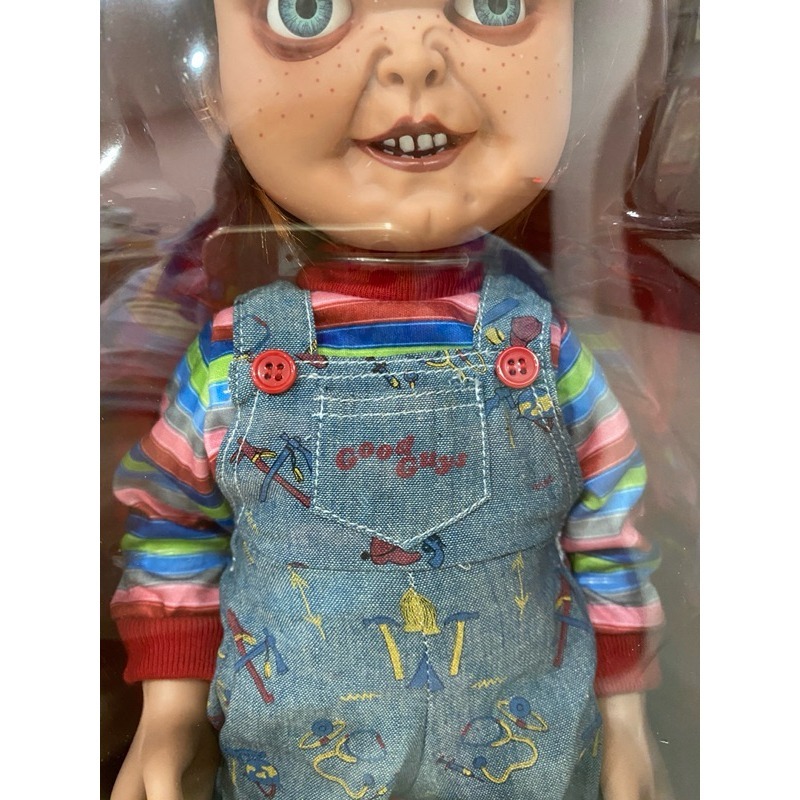 Mezco Toys Child's Play: Talking Sneering Chucky - A Killer Figure from Mezco