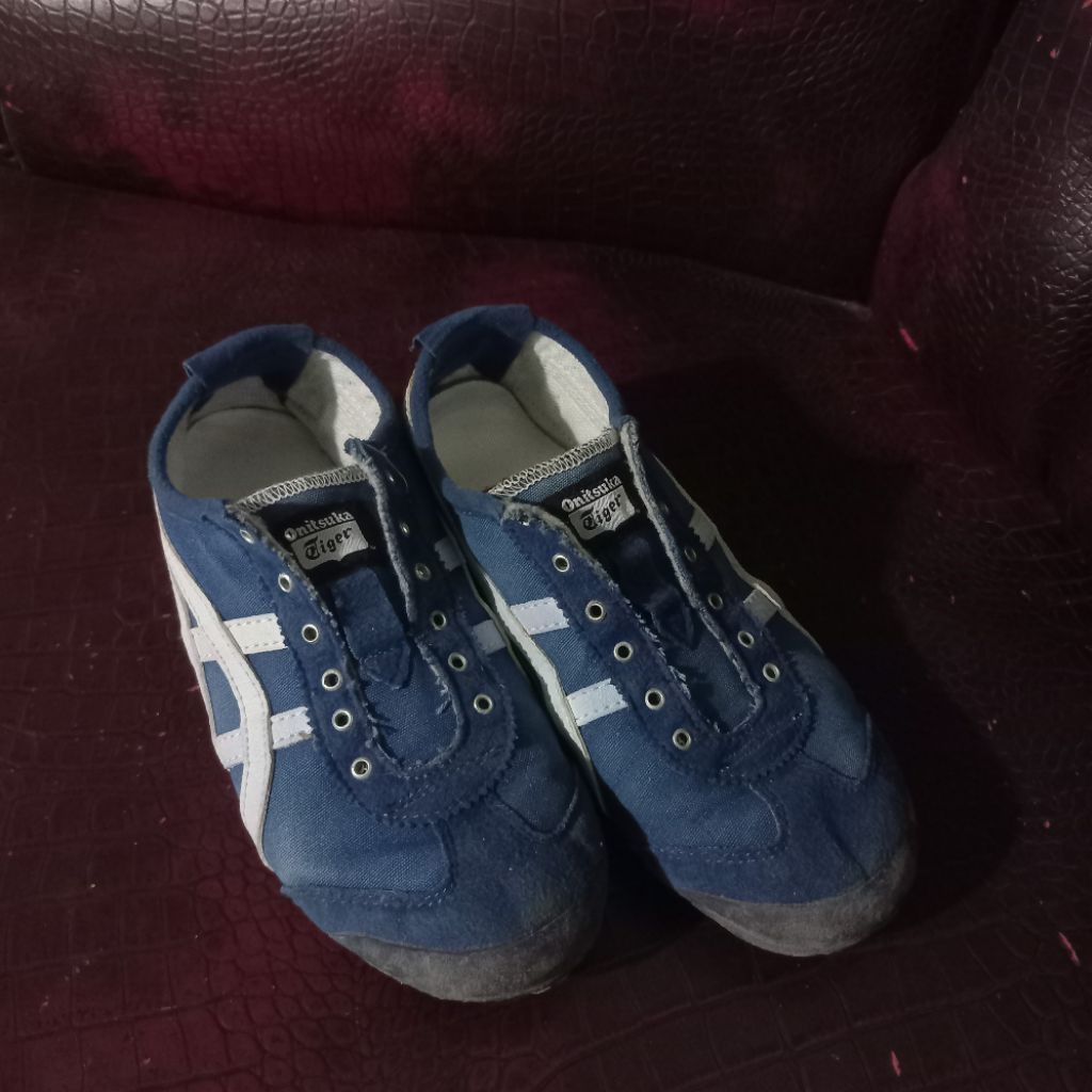 sepatu onitsuka tiger navy size 39 ori preloved