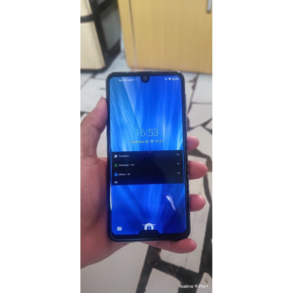 sharp aquos r3 minus