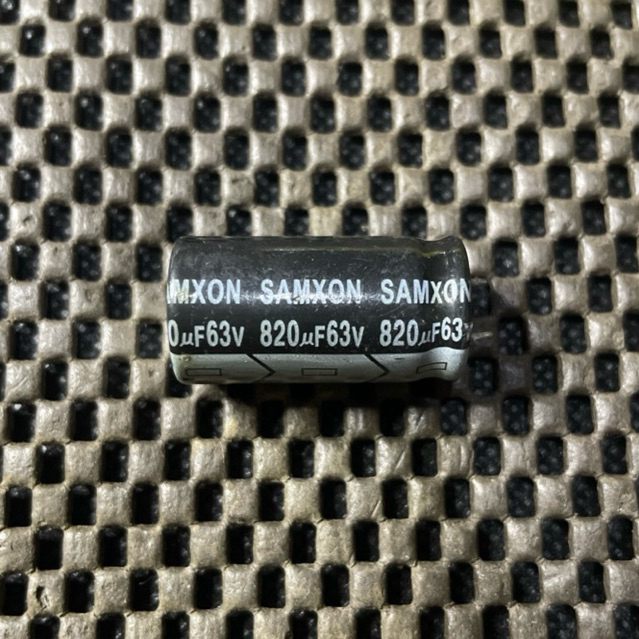 ELCO 63V 820UF (T3cm D1,6cm)