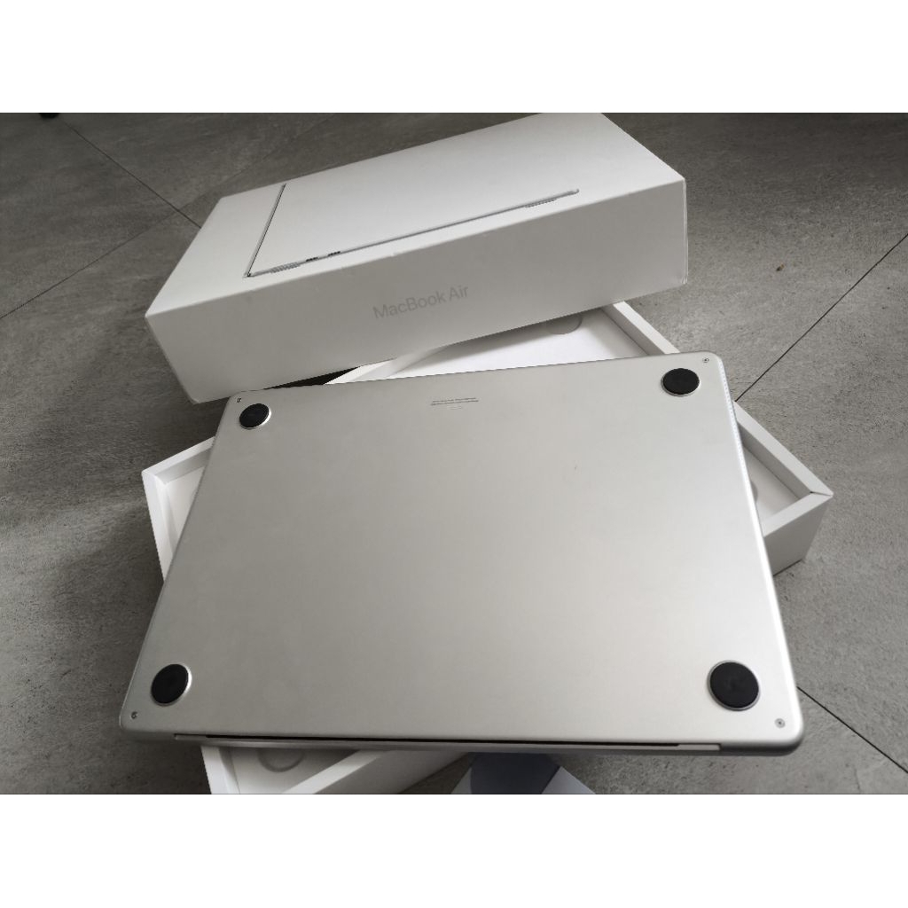 MACBOOK AIR M2 8/256 Apple