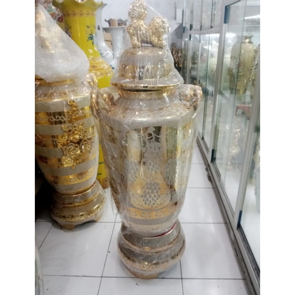 Pajangan guci tutup gold/Guci tutup jumbo/hiasan sudut ruangan keramik gold Tinggi 120 cm