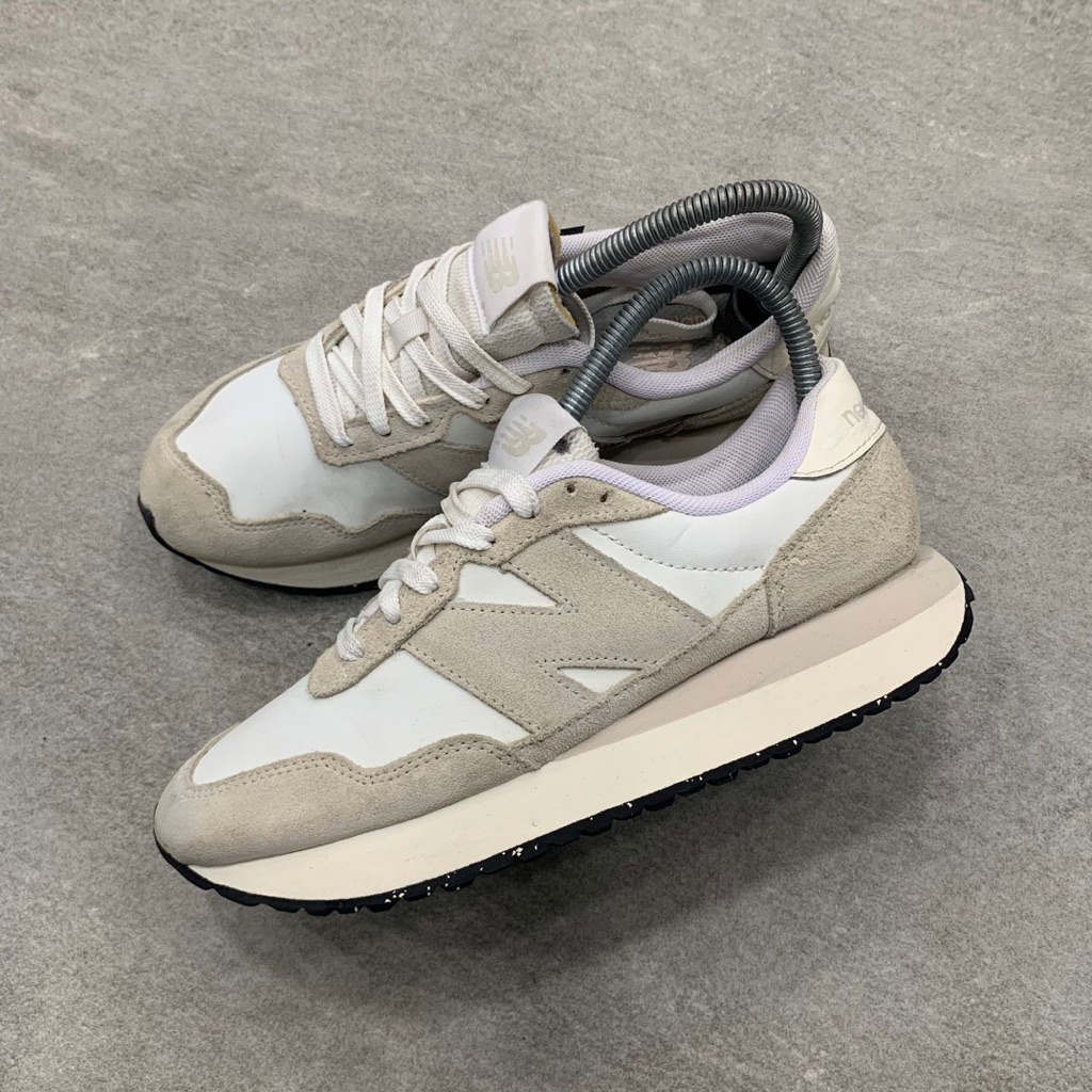 New Balance 237