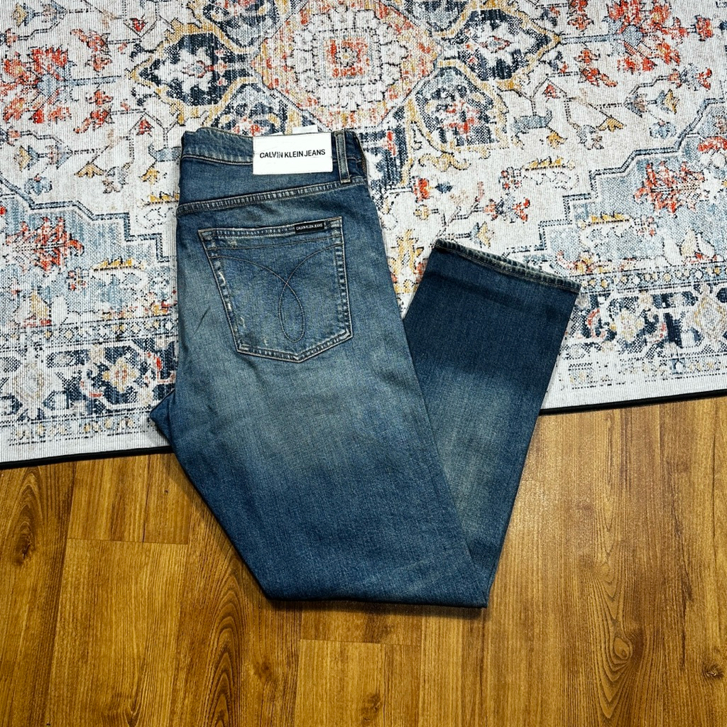 CALVIN KLEIN RIPPED JEANS SECOND