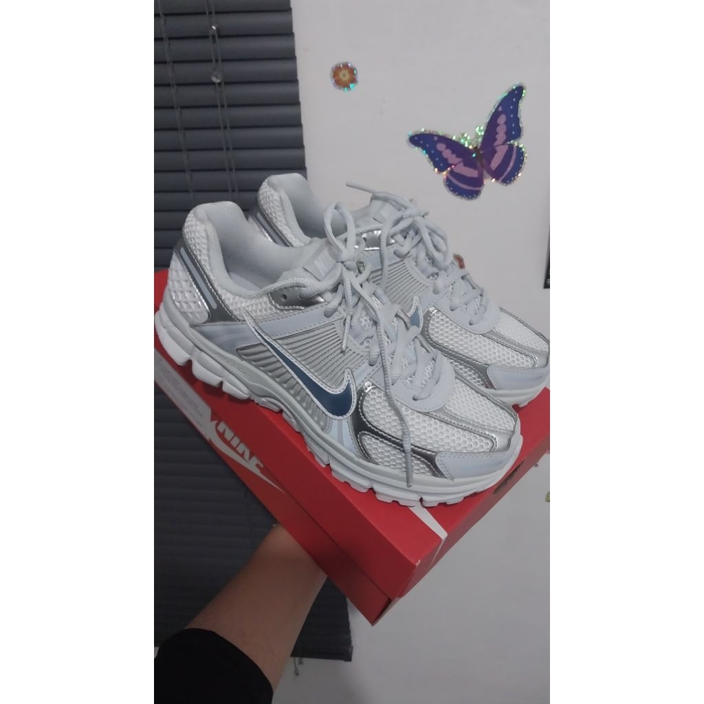 NIKE ZOOM VOMERO 5