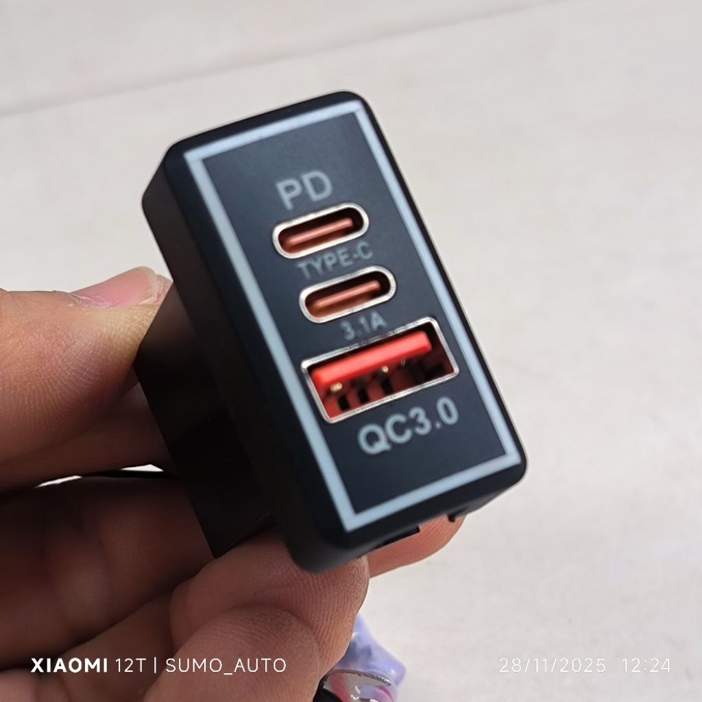 3 port usb car charger innova fortuner hilux 2004-2015 casan hp mobil type C PD/ type A QC 3.0 charg