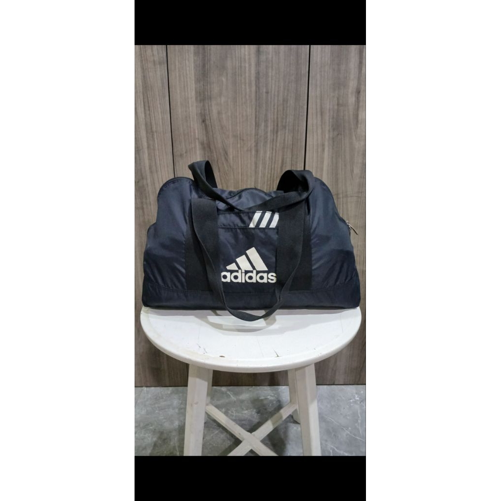 Duffle bag second. Duffle bag preloved. Travel bag second. Travel bag preloved. Tas gym second. Tas 