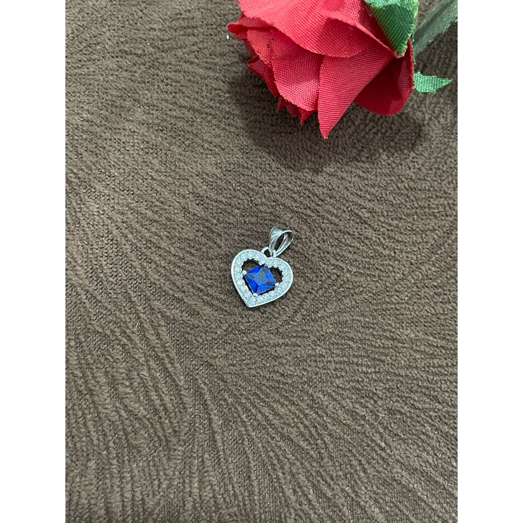 Liontin Permata Biru