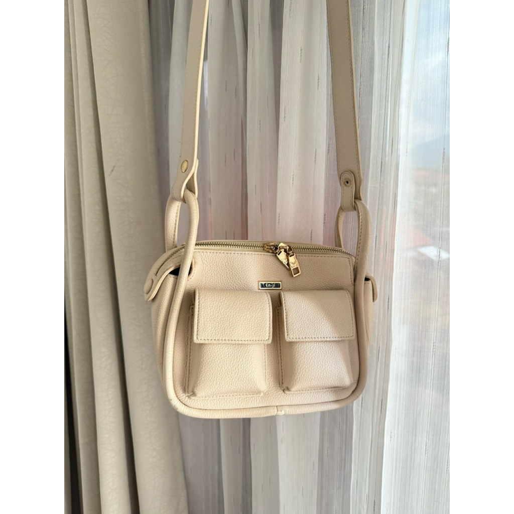 Preloved Enji Leeyon Slingbag