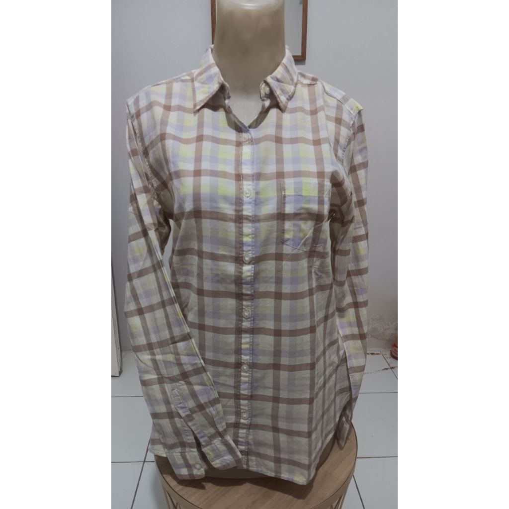 Prelove Kemeja wanita Kotak by Uniqlo