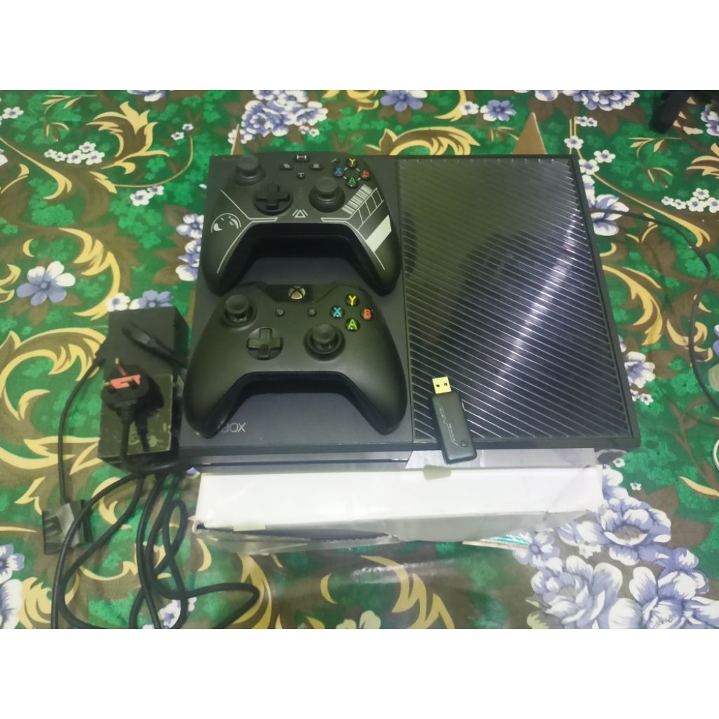 XBOX One Fat 500GB + game