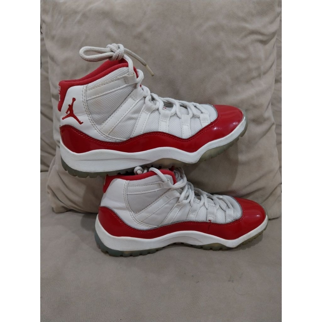 Sepatu jordan second