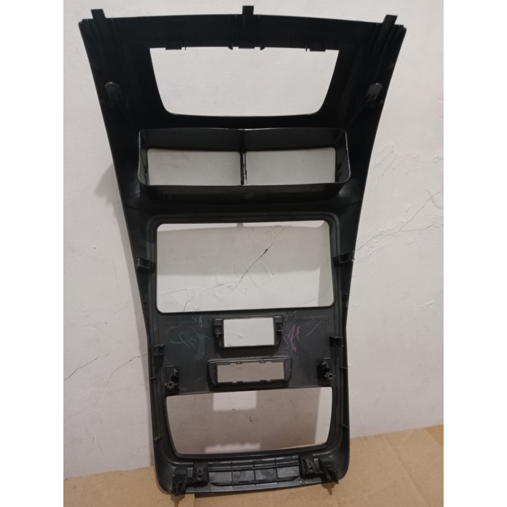 Frame Headunit 7 inch Avanza E 2019