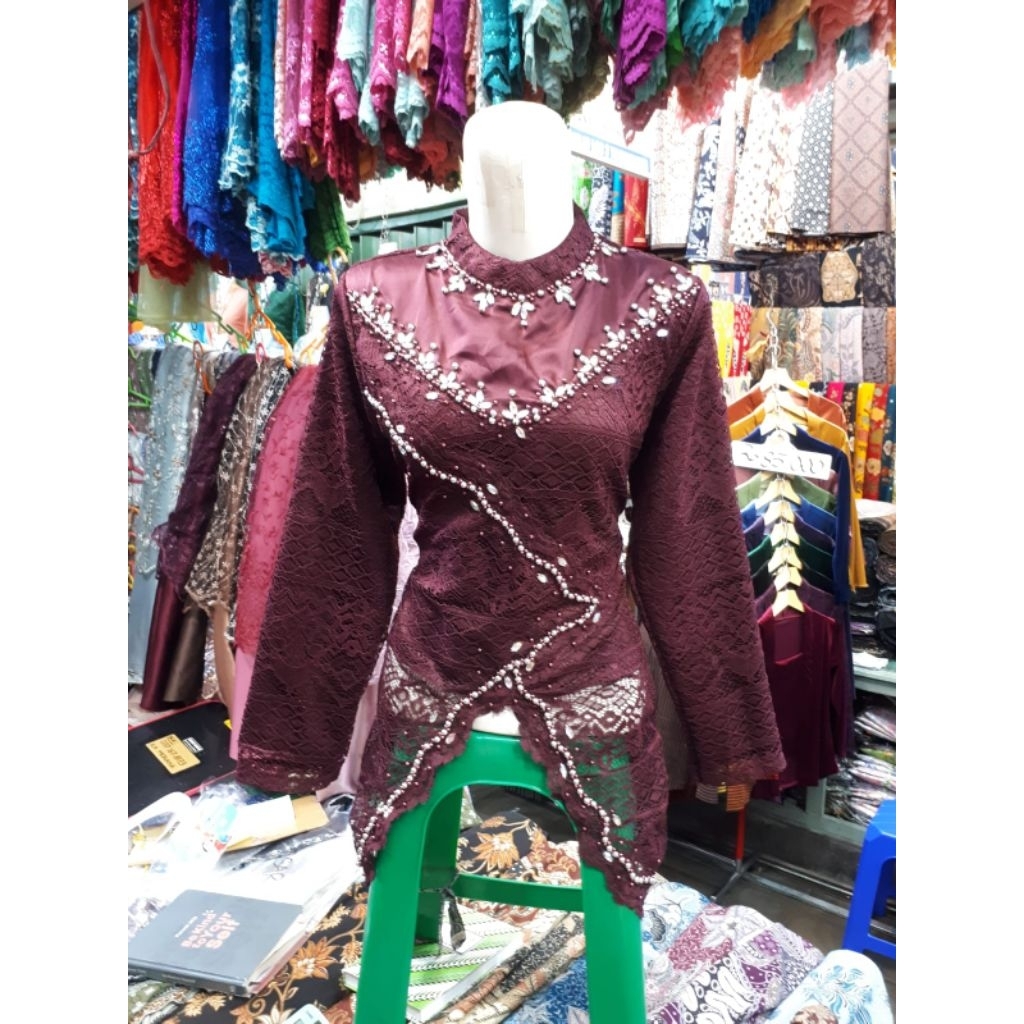 Kebaya Modern Tile Burgundi Payet Batu