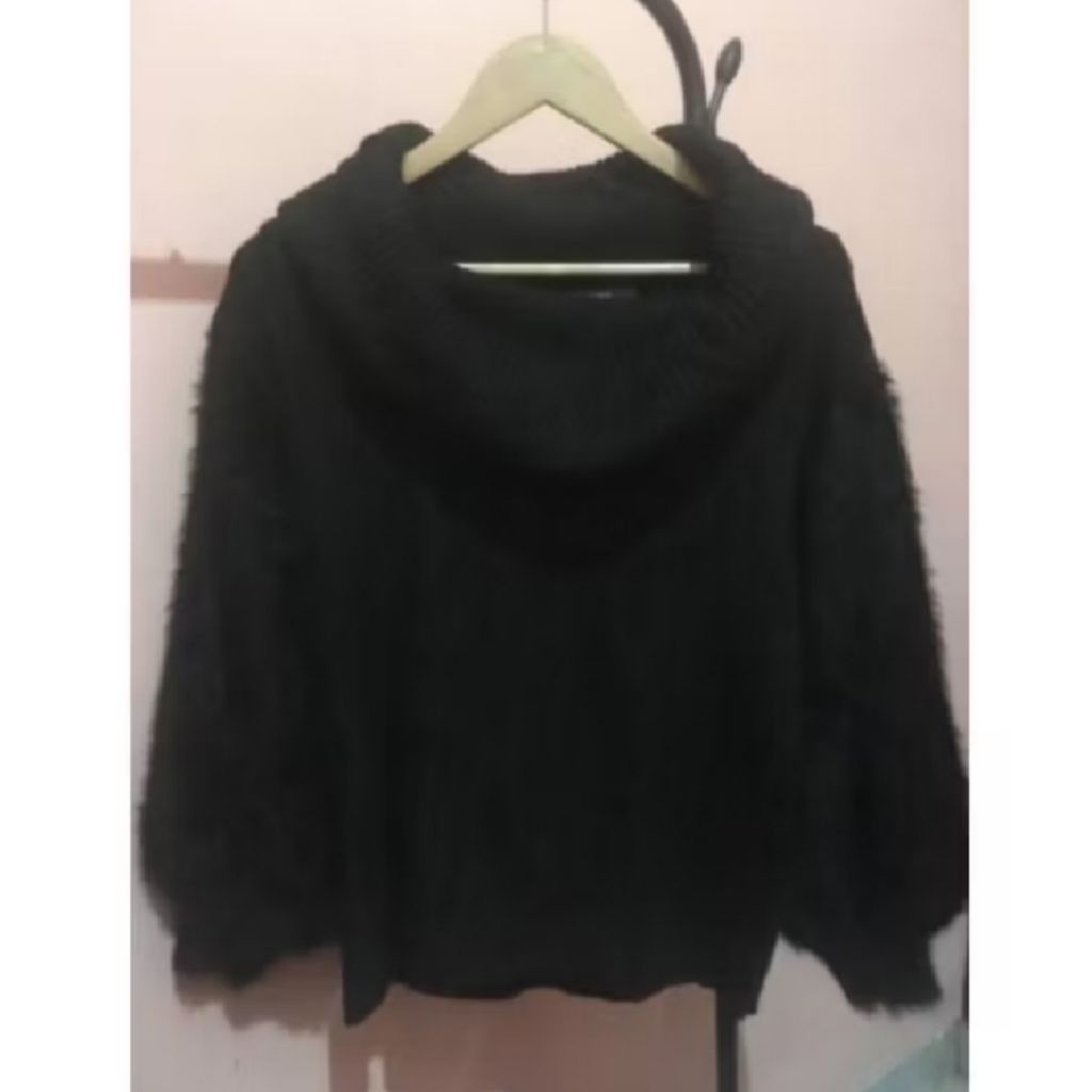 Sweater Fuzzy Tebal Lengan Balon Hitam