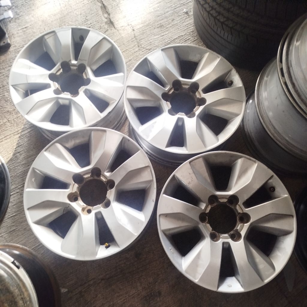 Velg hilux R17 pcd 6x139 original. satuan