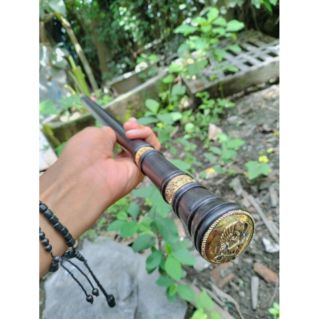 tongkat komando kayu galih kelor hitam dengan ornamen Wesi kuning super