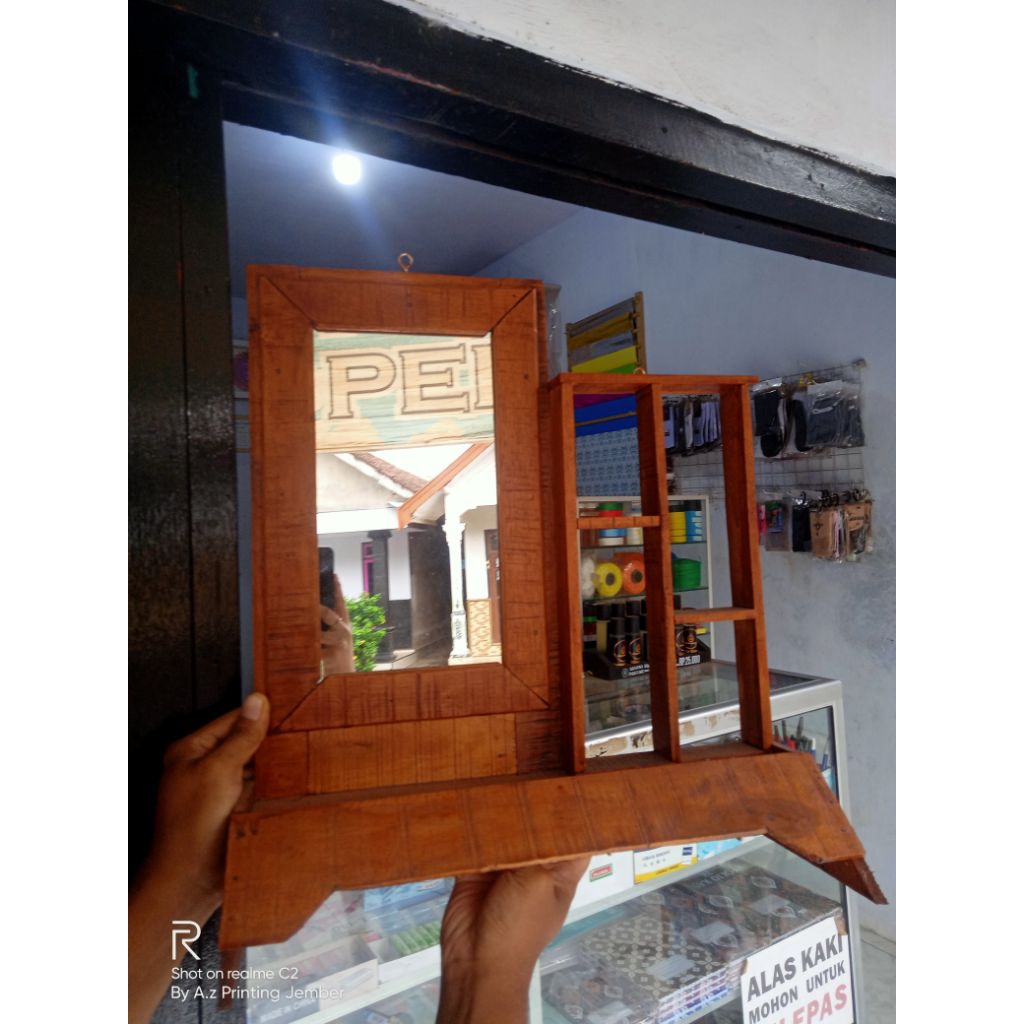 TOLET KACA / KACA KOSMETIK / CERMIN RIAS