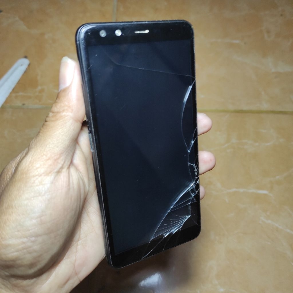 hp Evercoss bekas off rusak buat pajangan sesuai di foto (baca diskripsi)