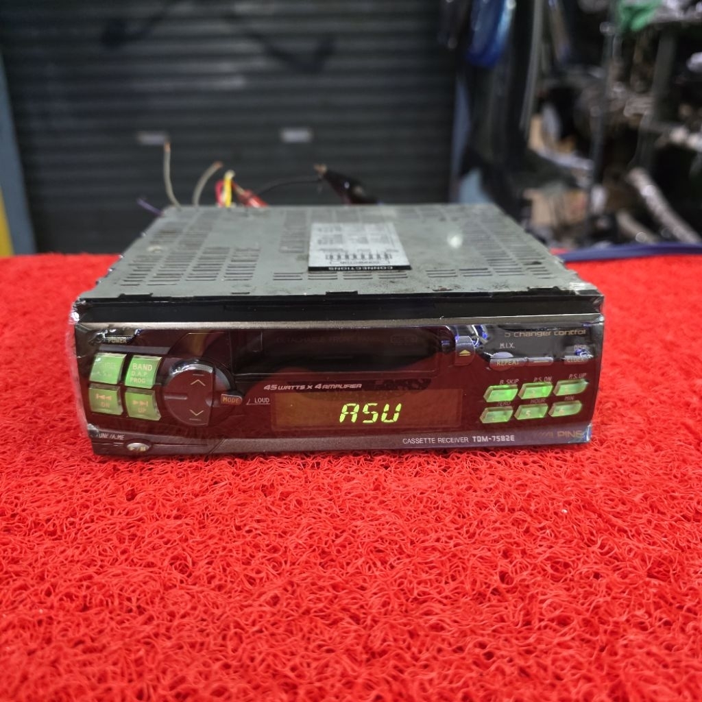 Head Unit Single Din ALPINE TDM-7582E Kaset Radio FM AM