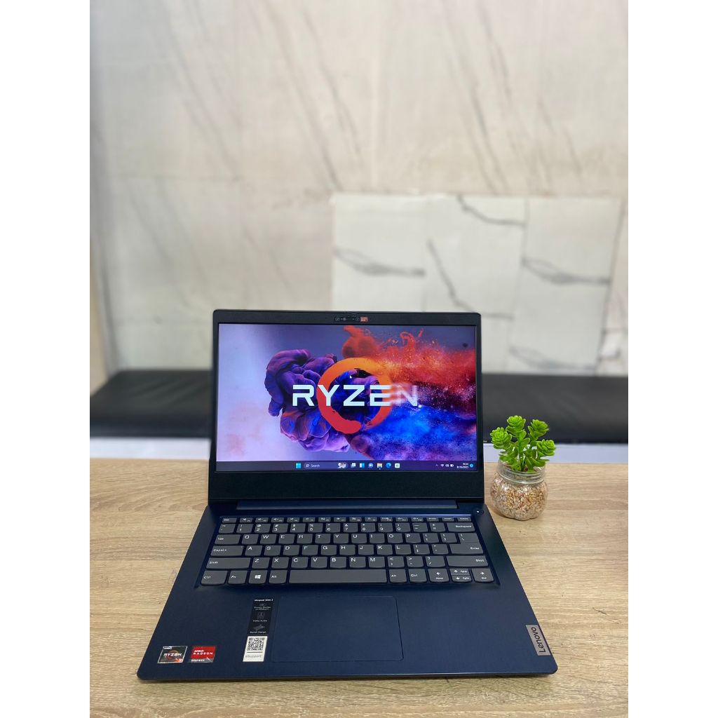 LENOVO IDEAPAD 3 14ADA05 BIRU  AMD RYZEN 3 3250U RAM 4 GB SSD 256 GB RADEON WITH GRAPHICS