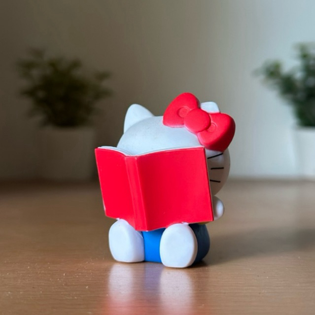 Figure Sanrio Hello Kitty Reading Book Hide & Seek