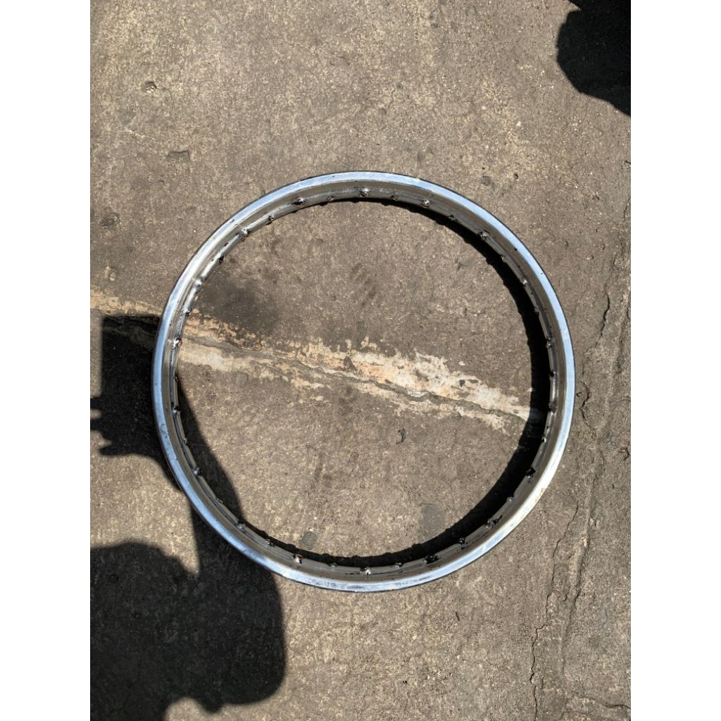 velg besi HM 1.40 ring 17 bekas original