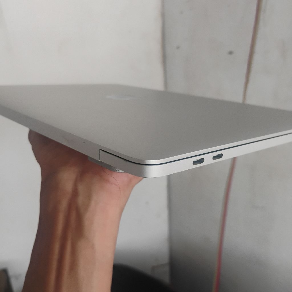 Macbook Pro M1 8/512 Ibox Silver