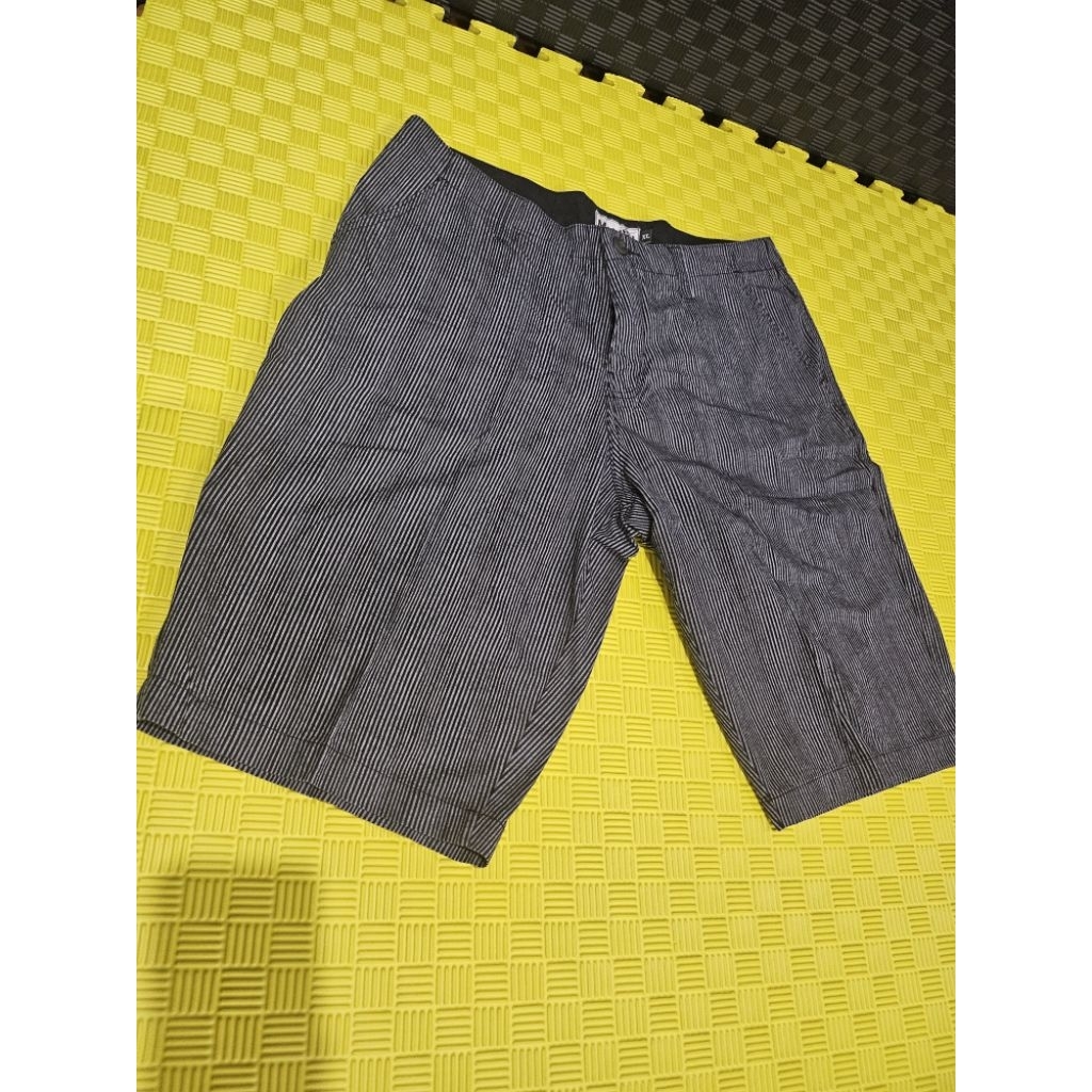 Celana pendek pria Brand Malibu preloved