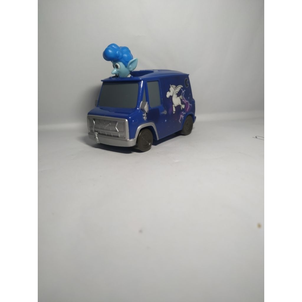 Disney pixar figure Onward Ian lightfoot dan Guinevere mini van