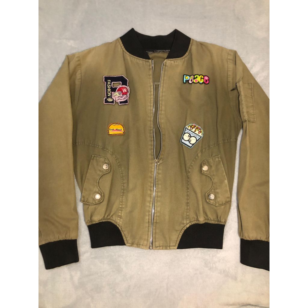 Preloved — Bomber Jacket Hijau Army
