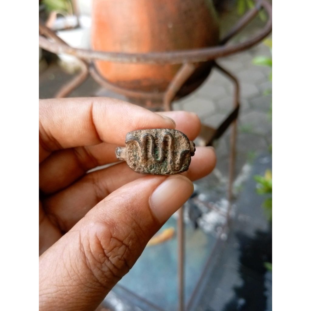 Cincin aksara Jawa "PO"