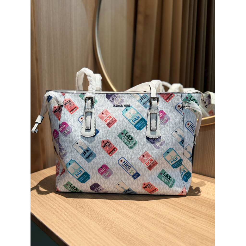 MK VOYAGER LARGE PRINTED SIGNATURE LOGO TOTE BAG