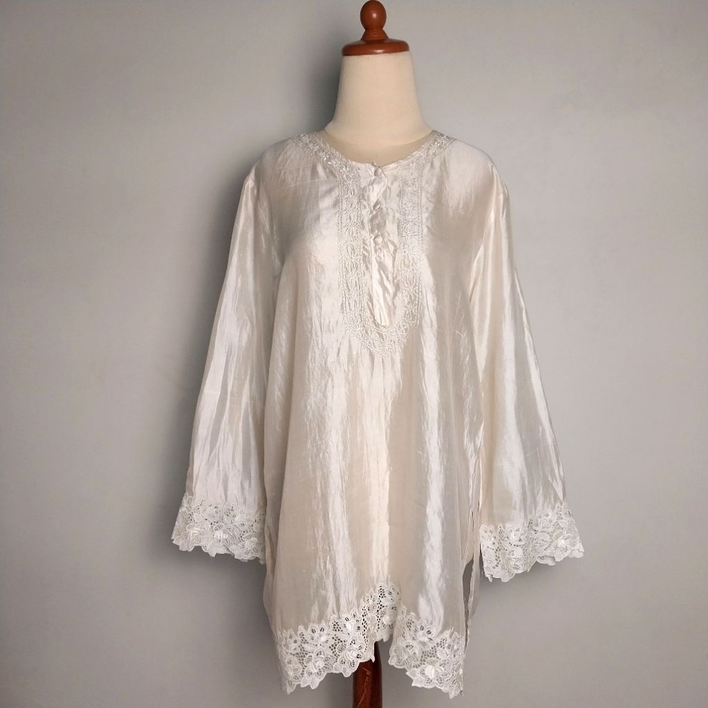 Blouse Satin Broken White Putih Bordir