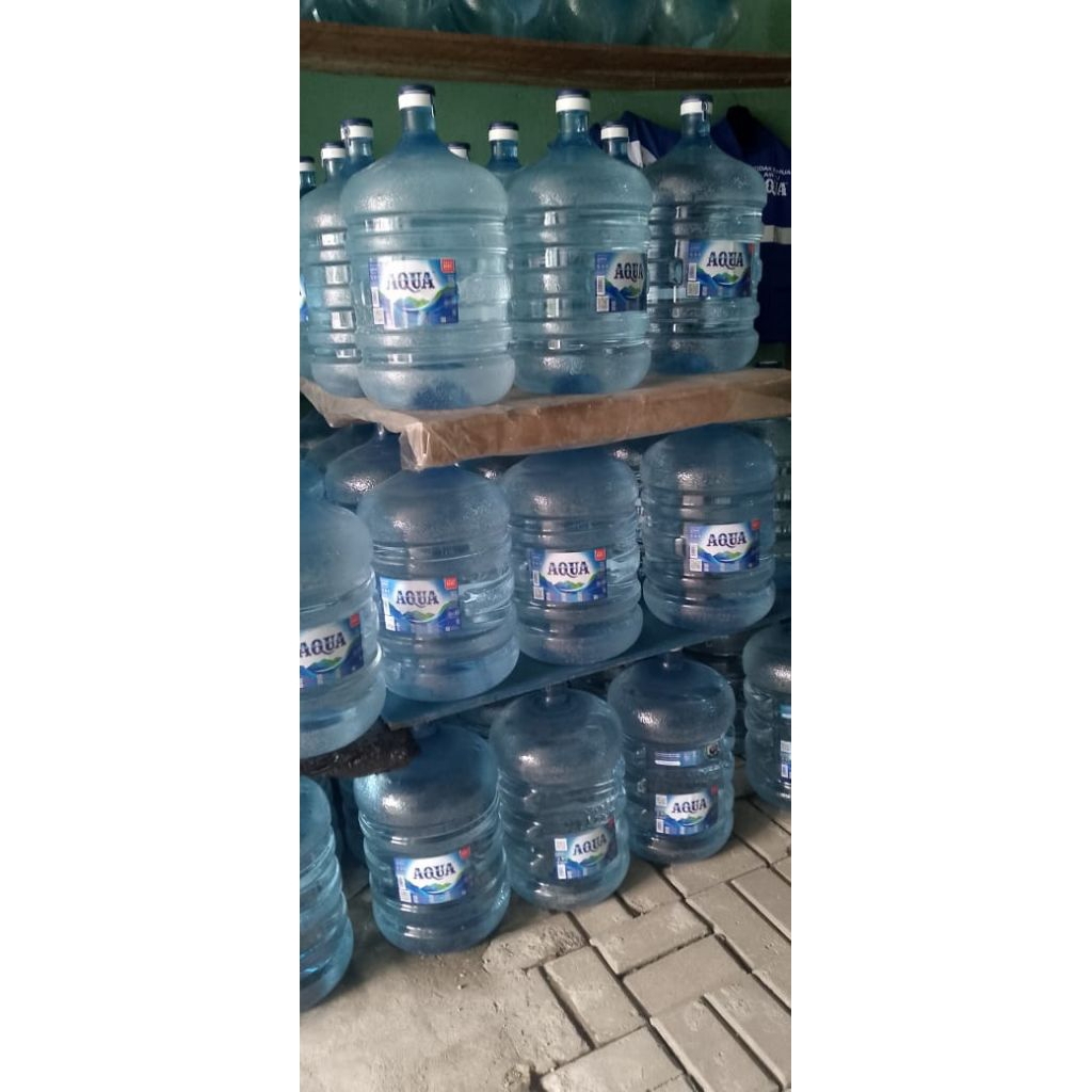 AQUA ( 1 galon+isi 19 Liter )