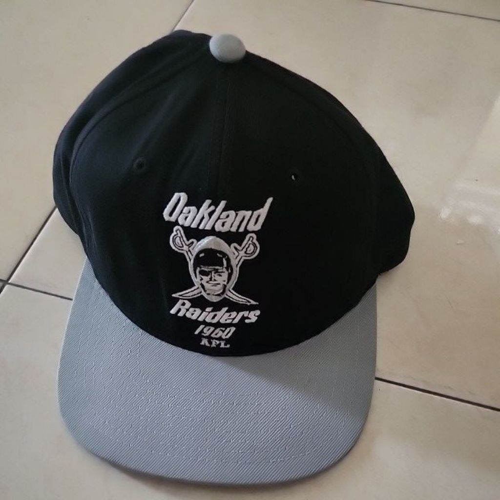 preloved topi oakland