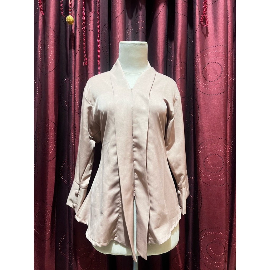 one set baju kebaya dan kain batik