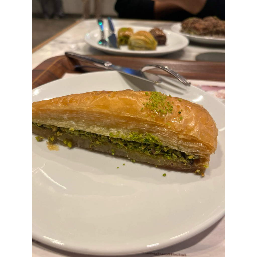 BAKLAVA SLICE KARAKOY GULLUOGLU 1 pcs BAKLAVA
