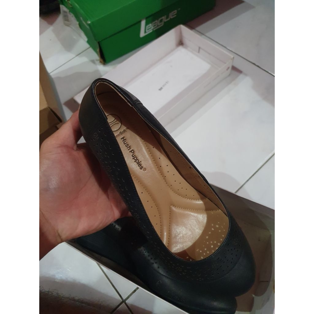 sepatu flat shoes wanita merk Hush Puppies
