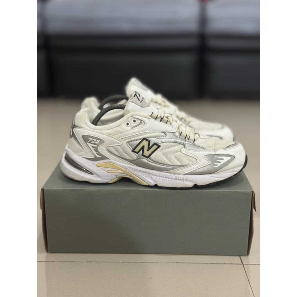 Sepatu second N*w balance 725 White size 43 Original