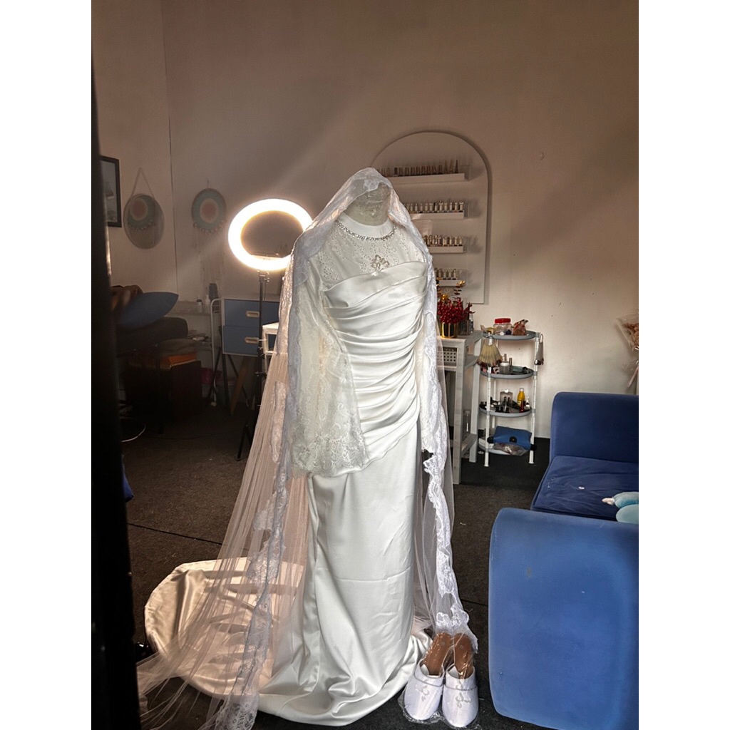 dress pengantin ekor