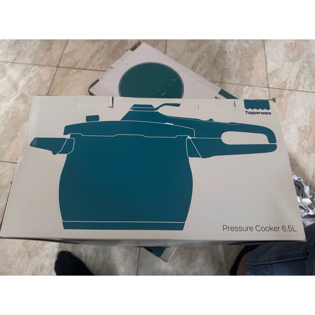 Tupperware Pressure Cooker 4.5 Liter