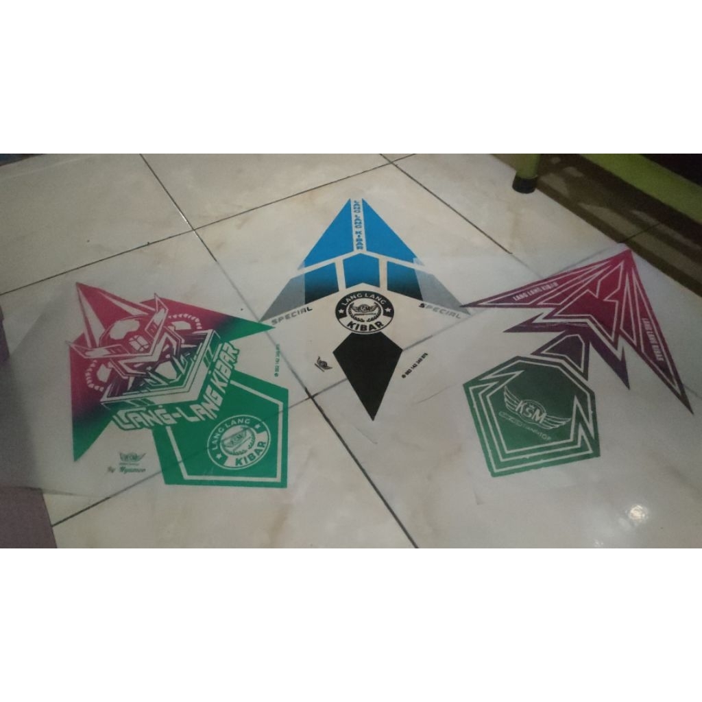 Layangan sukoi afesial turnamen Doble lilit