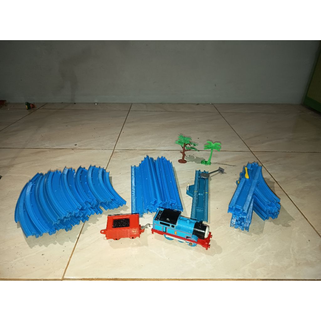 Mainan anak kereta thomas,track tomy original,mainan kereta murah