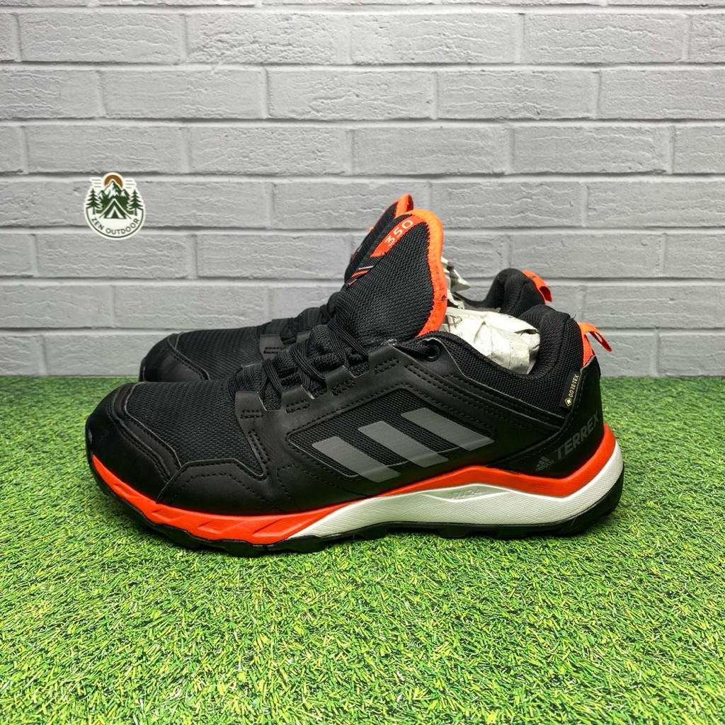 sepatu outdoor hiking adidas size 42