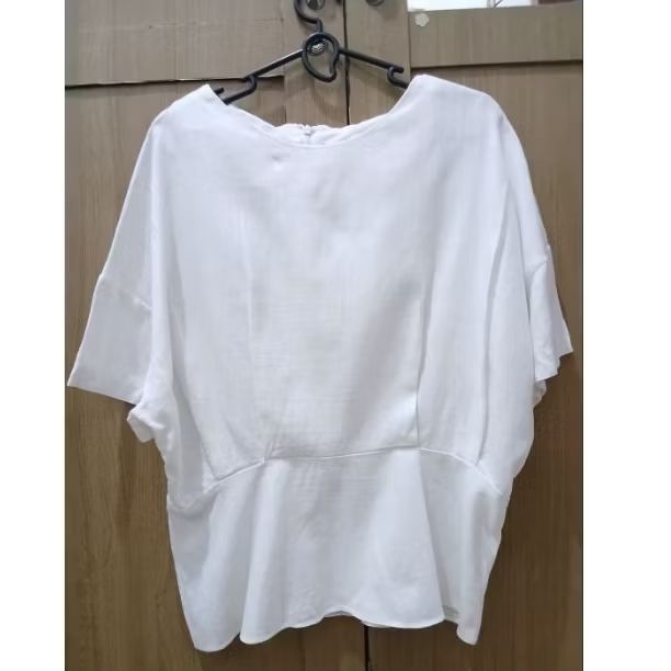 atasan blouse kondangan/ casual warna putih ada resleting di belakang